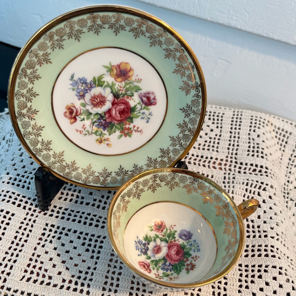 Vintage Regency Bone China English Teacup & Saucer Green/Gold Gilt FloralBouquet